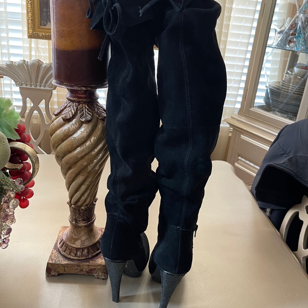 Suede boots
